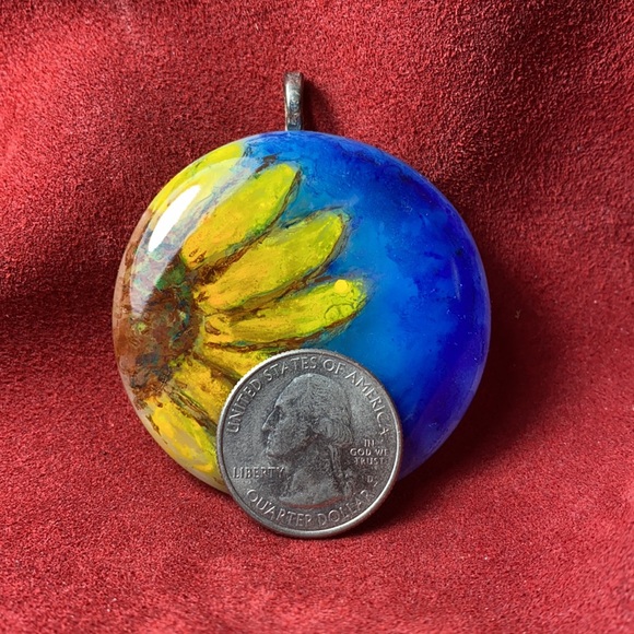 Graceful Glass Fusion Sunflower Pendant Large Handcrafted - Picture 2 of 4